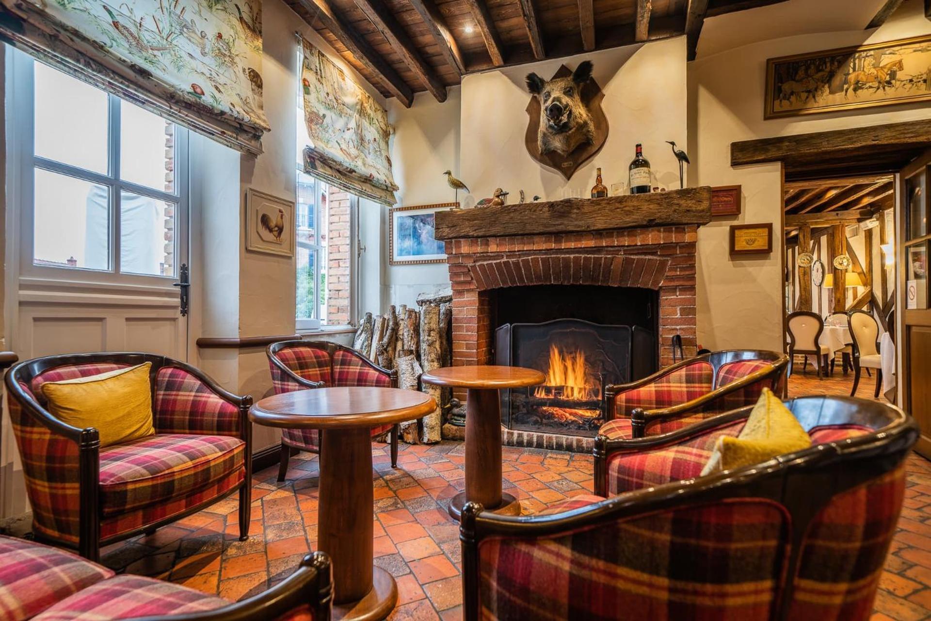Logis Hotel Auberge Du Cheval Blanc Yvoy-le-Marron Eksteriør billede