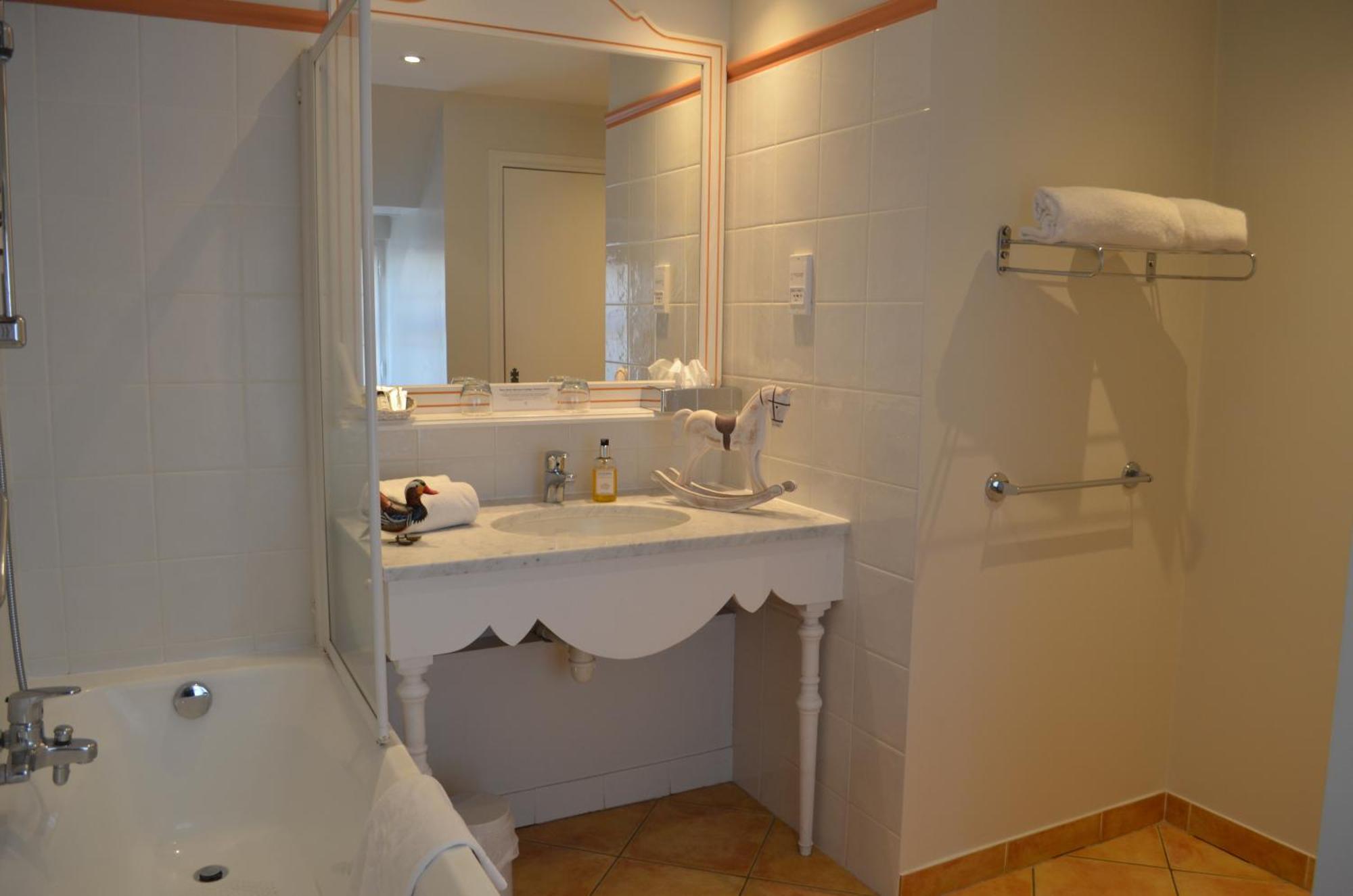 Logis Hotel Auberge Du Cheval Blanc Yvoy-le-Marron Eksteriør billede