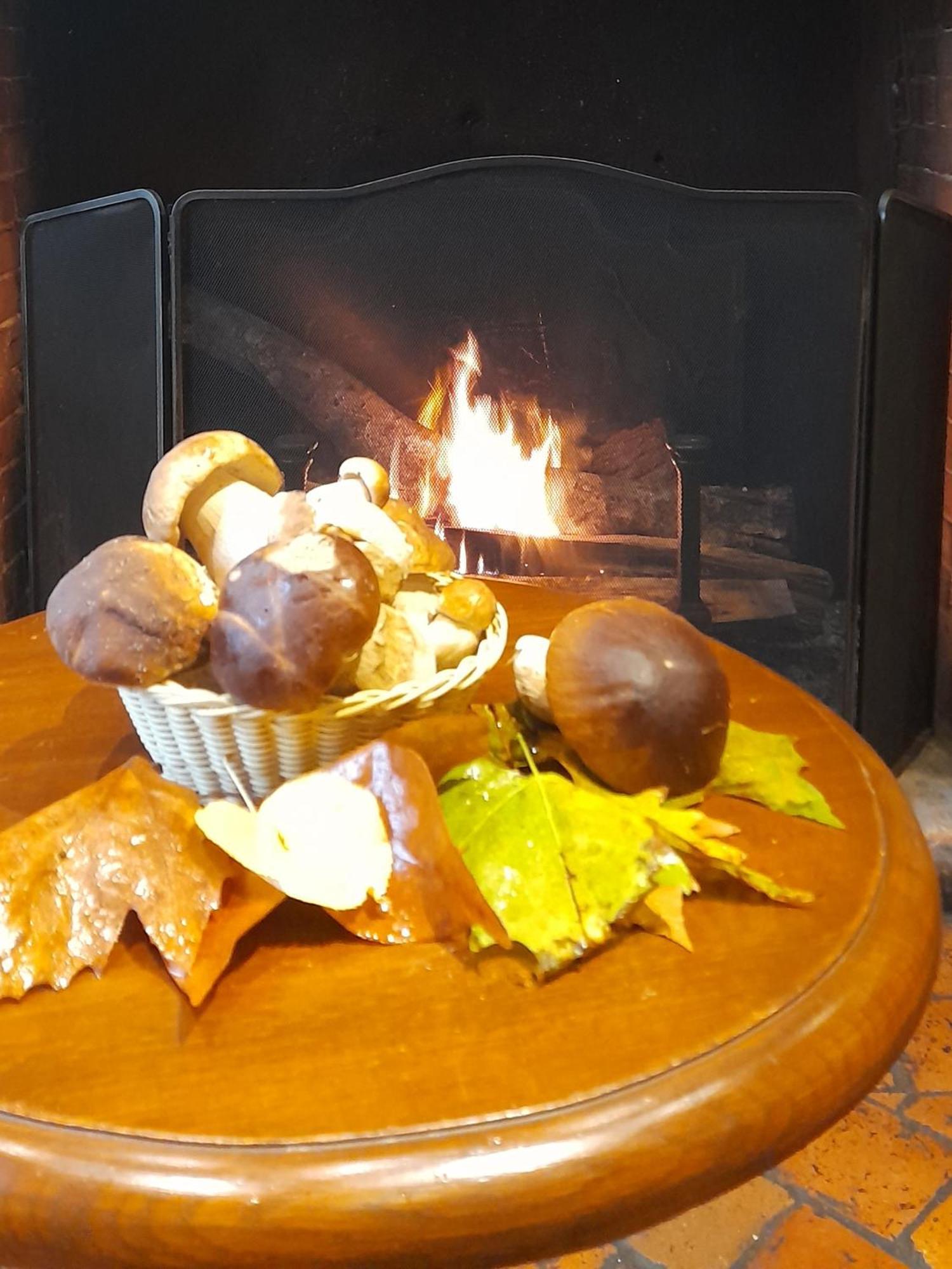 Logis Hotel Auberge Du Cheval Blanc Yvoy-le-Marron Eksteriør billede