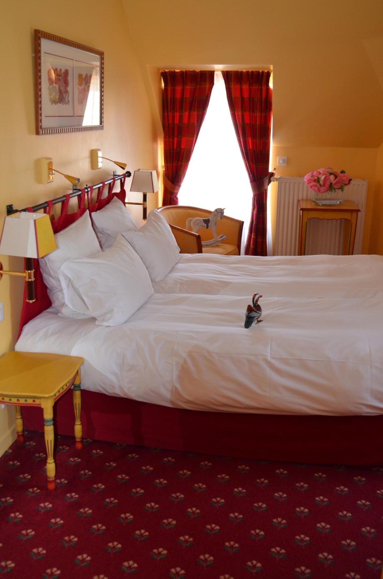 Logis Hotel Auberge Du Cheval Blanc Yvoy-le-Marron Eksteriør billede