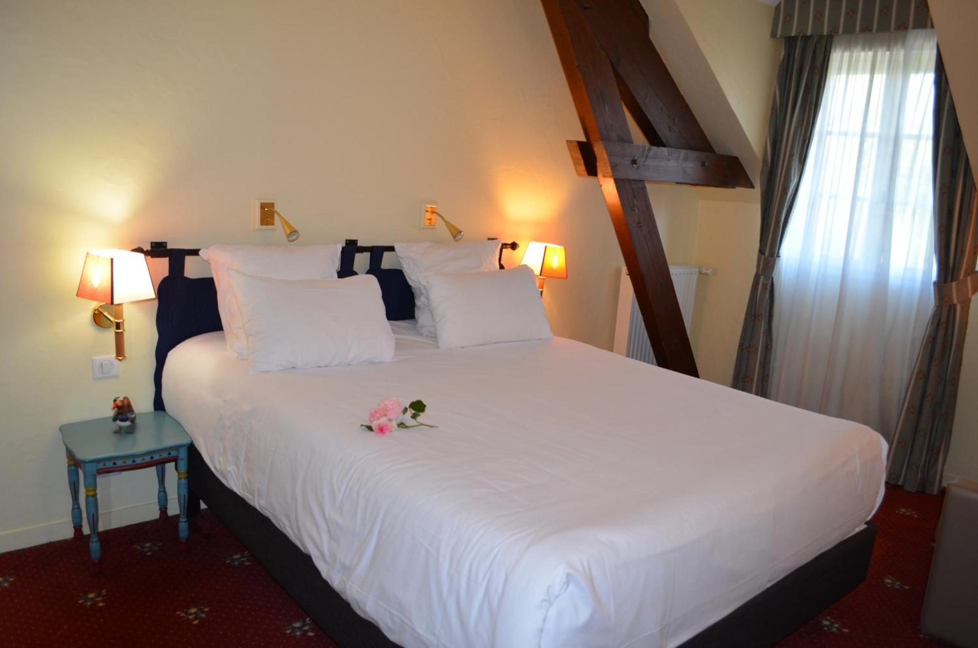 Logis Hotel Auberge Du Cheval Blanc Yvoy-le-Marron Eksteriør billede