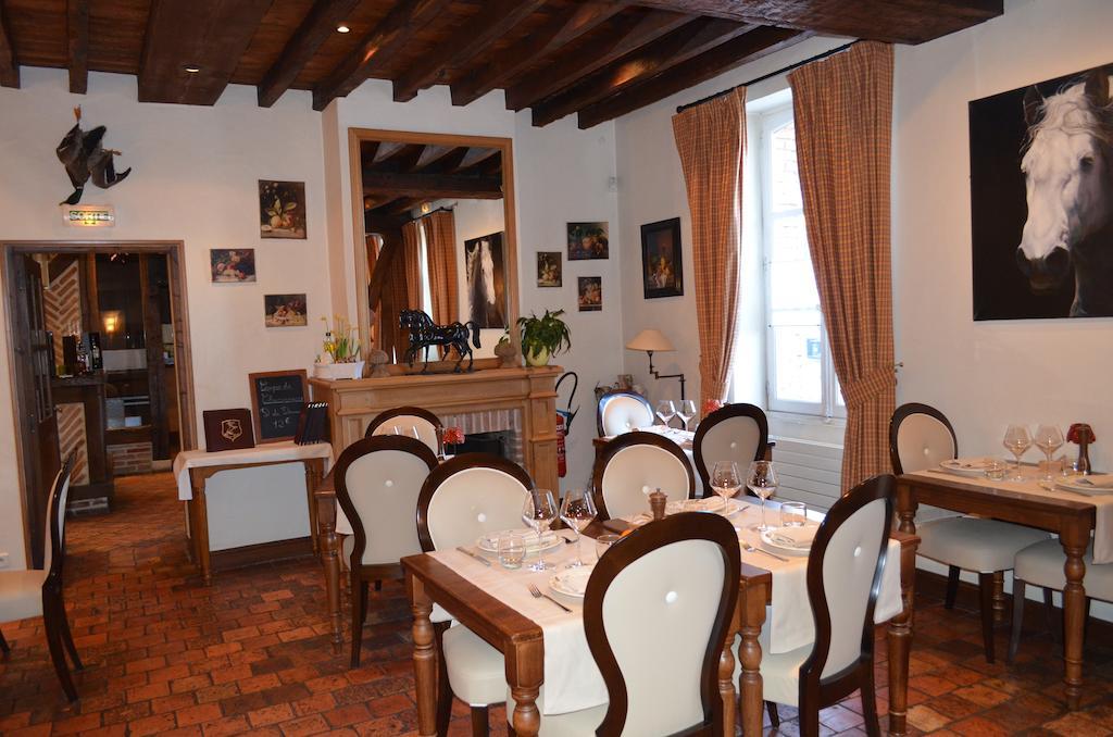 Logis Hotel Auberge Du Cheval Blanc Yvoy-le-Marron Eksteriør billede
