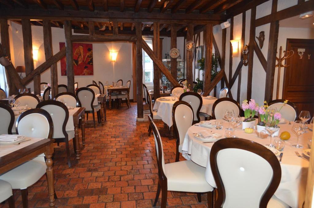 Logis Hotel Auberge Du Cheval Blanc Yvoy-le-Marron Eksteriør billede