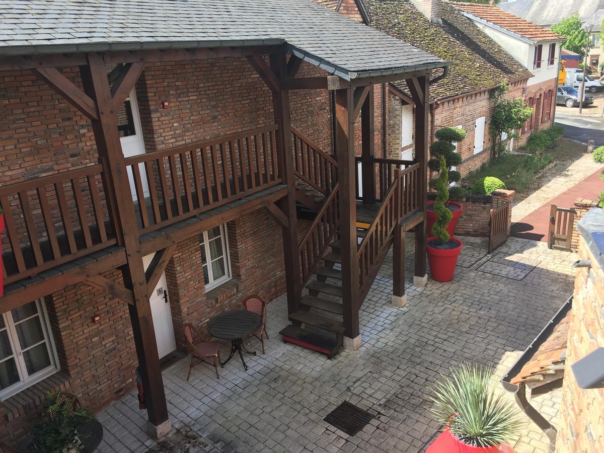 Logis Hotel Auberge Du Cheval Blanc Yvoy-le-Marron Eksteriør billede