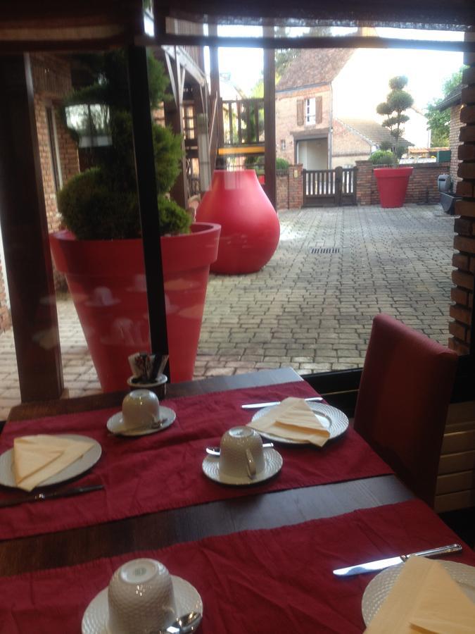 Logis Hotel Auberge Du Cheval Blanc Yvoy-le-Marron Eksteriør billede