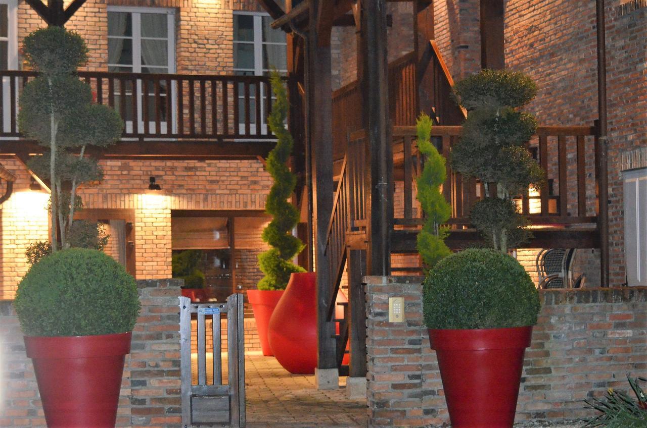 Logis Hotel Auberge Du Cheval Blanc Yvoy-le-Marron Eksteriør billede