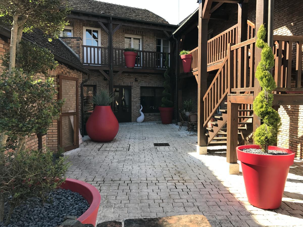 Logis Hotel Auberge Du Cheval Blanc Yvoy-le-Marron Eksteriør billede