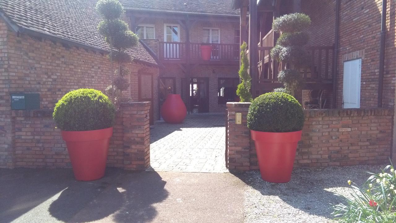Logis Hotel Auberge Du Cheval Blanc Yvoy-le-Marron Eksteriør billede